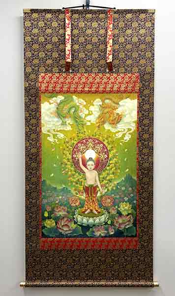 花まつり法要のために描かれた華やかな釈迦誕生図。早稲田・宝泉寺奉納作品。ご自宅でも飾れるジクレー版画はショップで販売中。幻想画家・奥田みき作