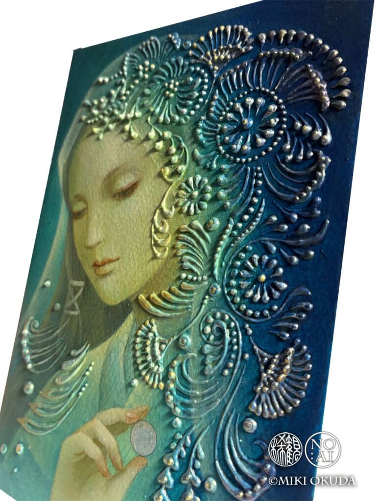 瀬織津姫「蒼露」の作品。アクリルの盛り上げ技法と偏光顔料による装飾の質感がわかる部分。